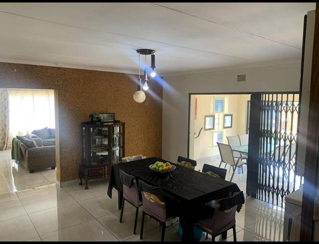 4 BEDROOM HOUSE FOR SALE IN VAN DYK PARK